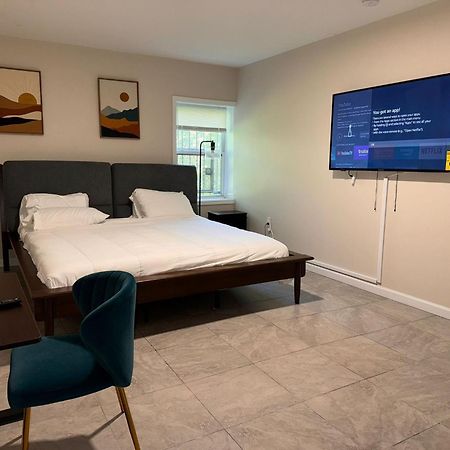 Cosy Bedroom 6 minutes to EWR Prudential Hotels Pen station Newark Exterior foto