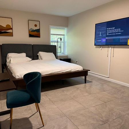 Cosy Bedroom 6 minutes to EWR Prudential Hotels Pen station Newark Exterior foto