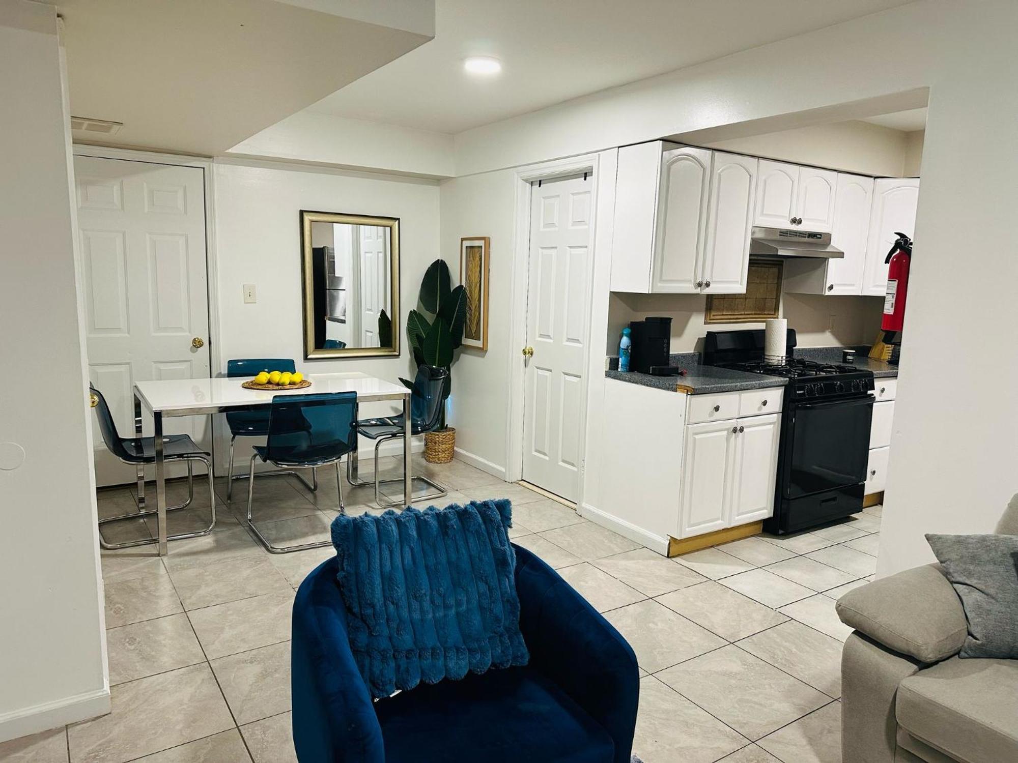 Cosy Bedroom 6 minutes to EWR Prudential Hotels Pen station Newark Exterior foto