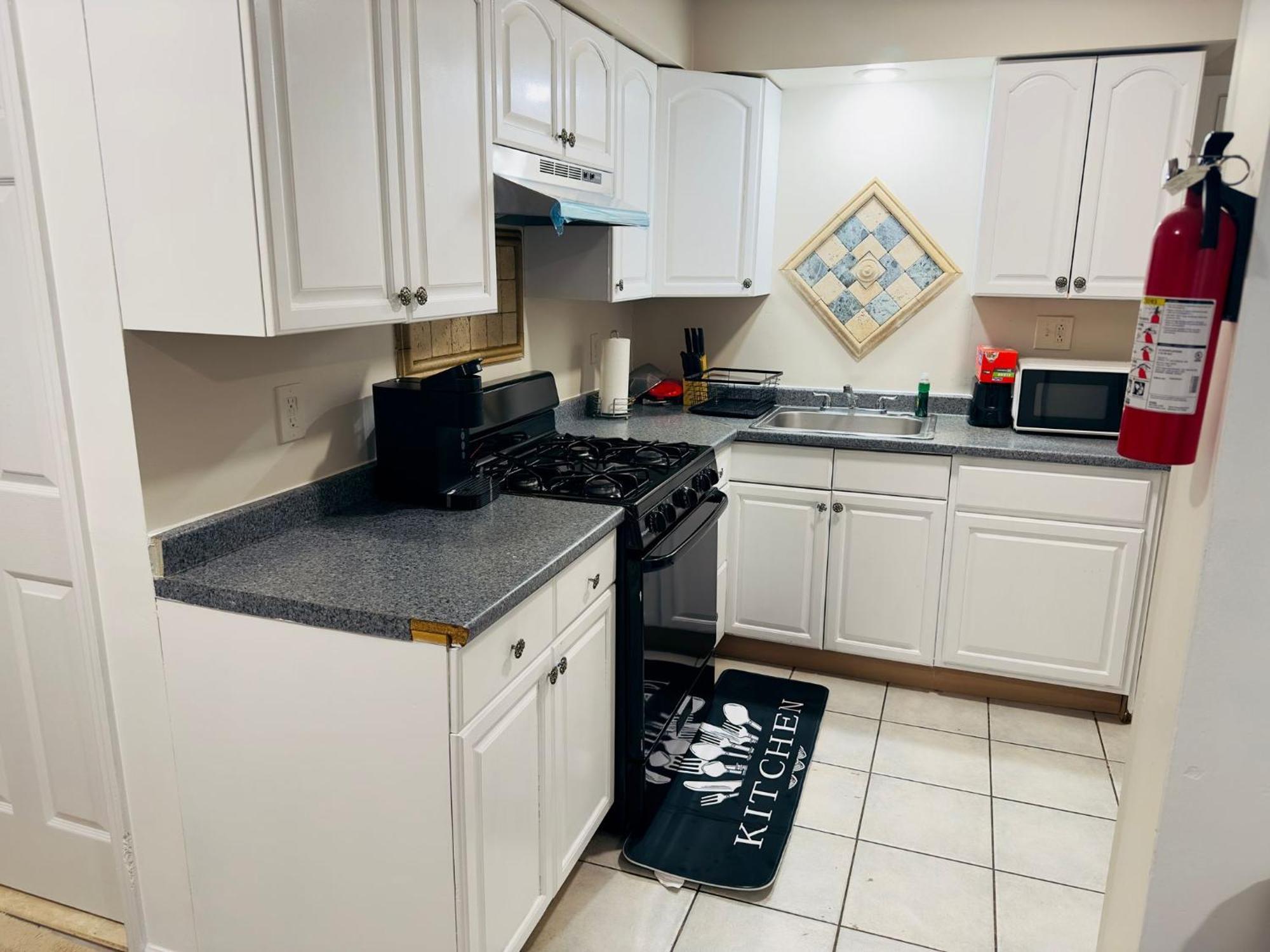 Cosy Bedroom 6 minutes to EWR Prudential Hotels Pen station Newark Exterior foto